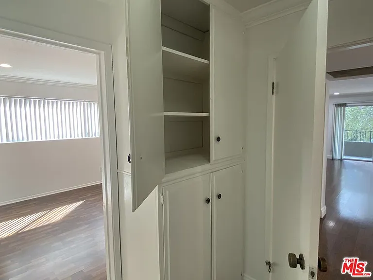 1224 S Barrington Ave #101 — Photo 11