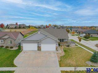 8030 Bellagio Dr, Lincoln, NE 68516