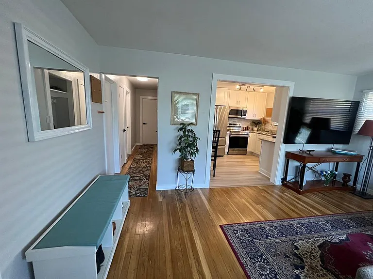 1714 Jackson Ave — Photo 3