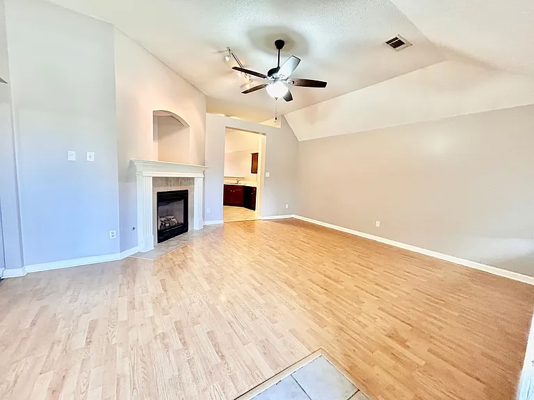 10188 Evening Hill Dr — Photo 4