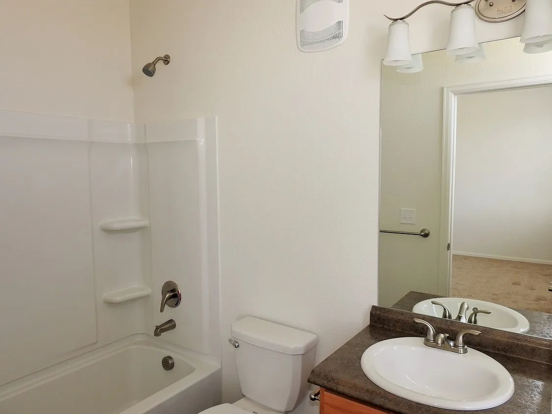 2 bed, 985 sqft, $1,775 — Photo 2