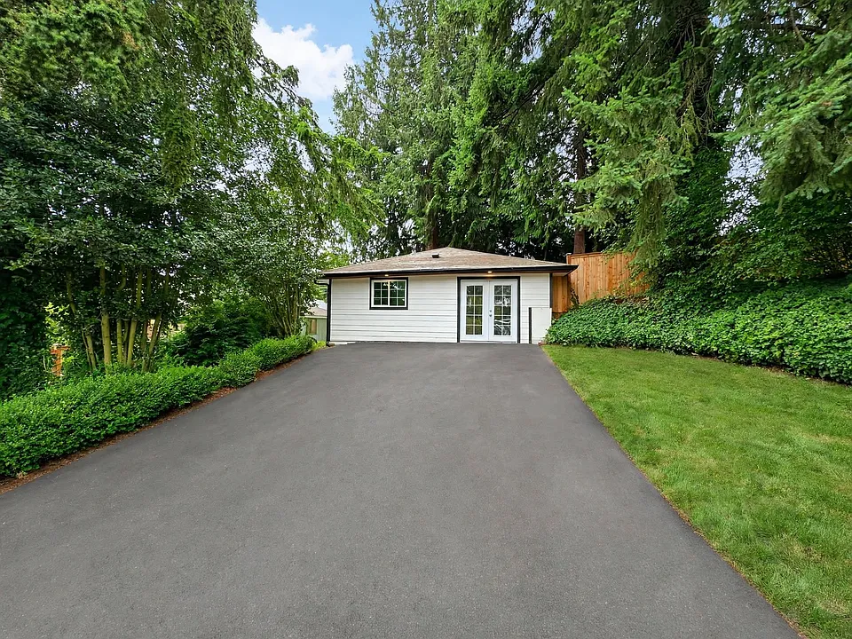 1140 E Seattle St #B