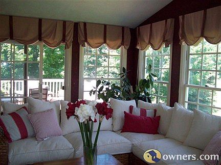 4 Season Sunroom overlooks driving range, 10th tee & Grand River