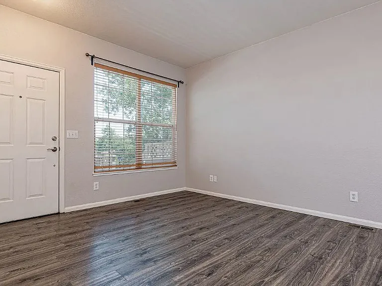 240 W Jamison Cir #27 — Photo 4
