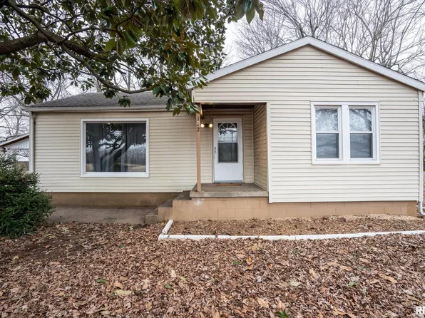 112 N 4th St, Marion, IL 62959