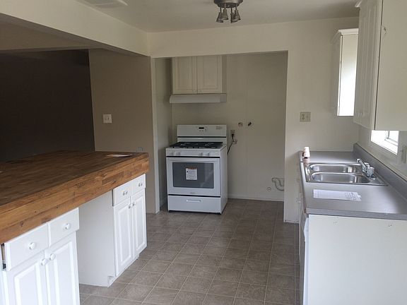 4th image of 21136 Hobart Blvd