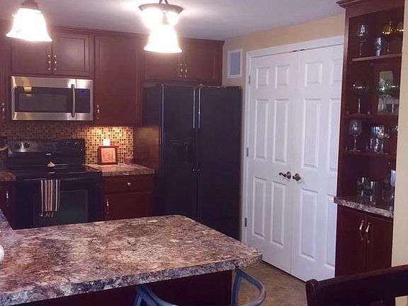 3rd image of 11 A Woodbine Dr