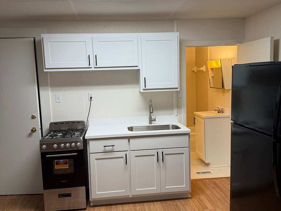 1st image of 631 Overton St APT 1