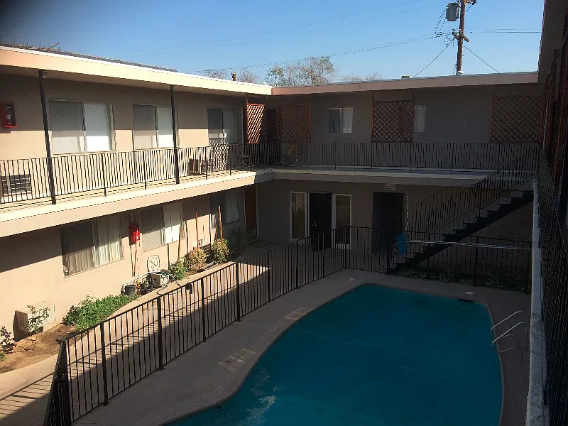 7524 Haskell Ave — Photo 4