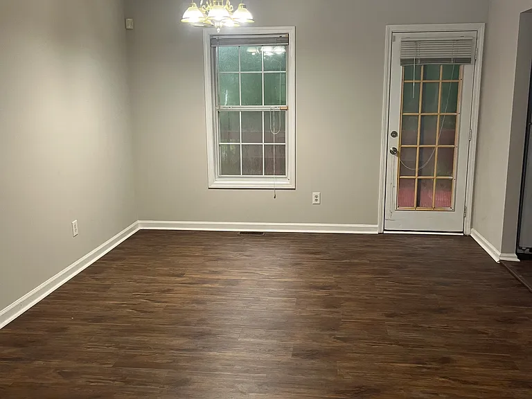 423 Ivy Crest Dr — Photo 2