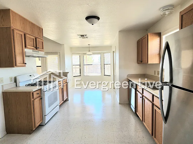2263 Taos Ct — Photo 9