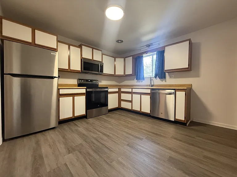 164 Terrace Ave — Photo 2