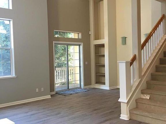 4th image of 112 Woodhill Dr