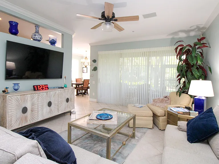 817 Carrick Bend Cir #101 — Photo 19