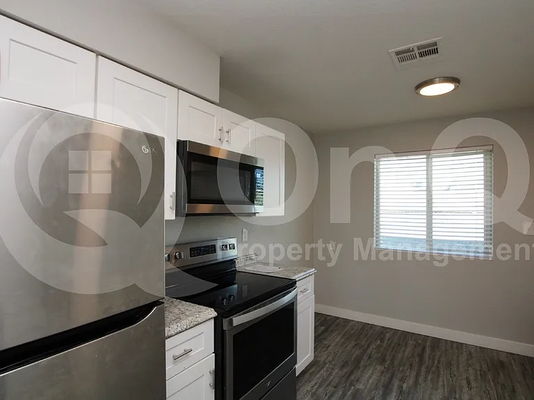 2202 W Devonshire Ave #4 — Photo 4