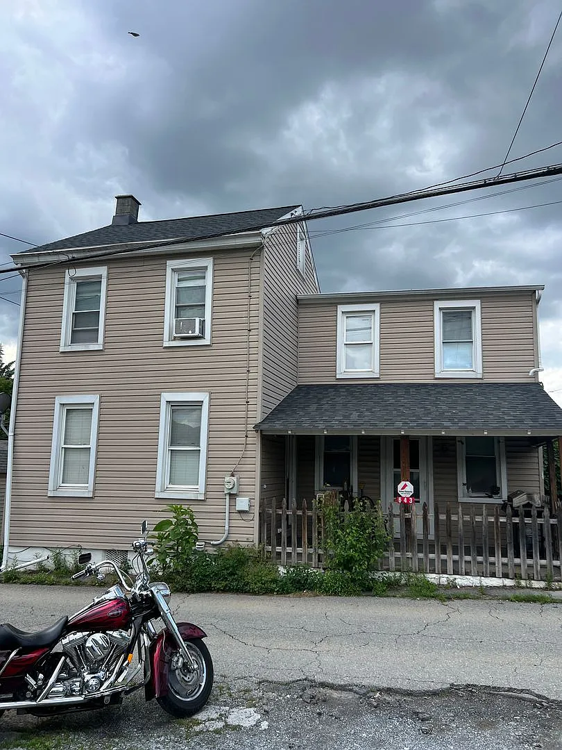 643 Avenue G photo 1