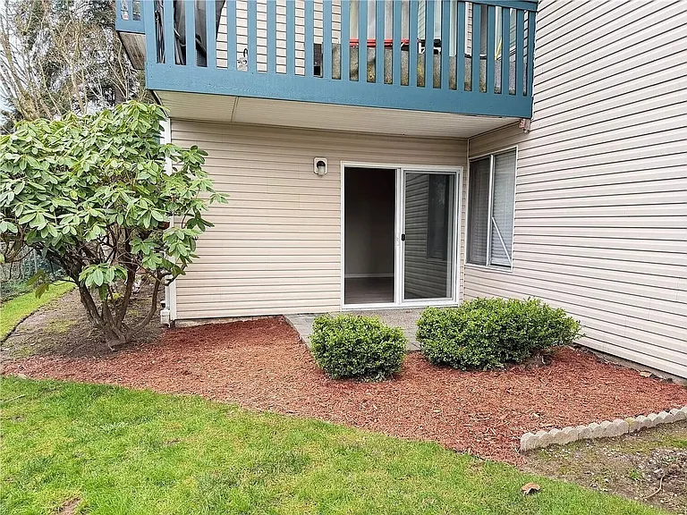 17431 Ambaum Blvd S #B-13 — Photo 9