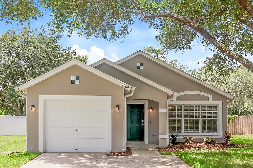 3 bed, 2.0 bath, 1182 sqft, $2,045 — Photo 1