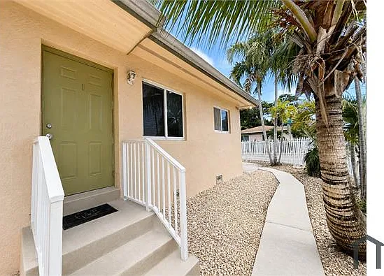 5549 NE Miami Ct #3