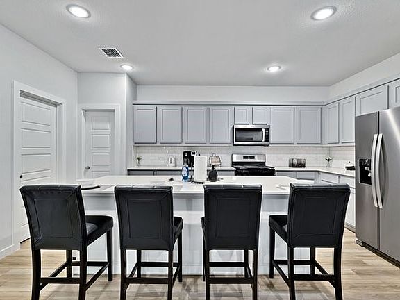 2nd image of 505 Hazeltine Rd