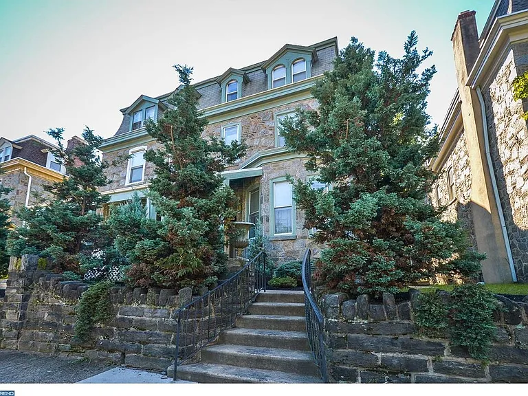 424 W Chelten Ave #2R — Photo 2