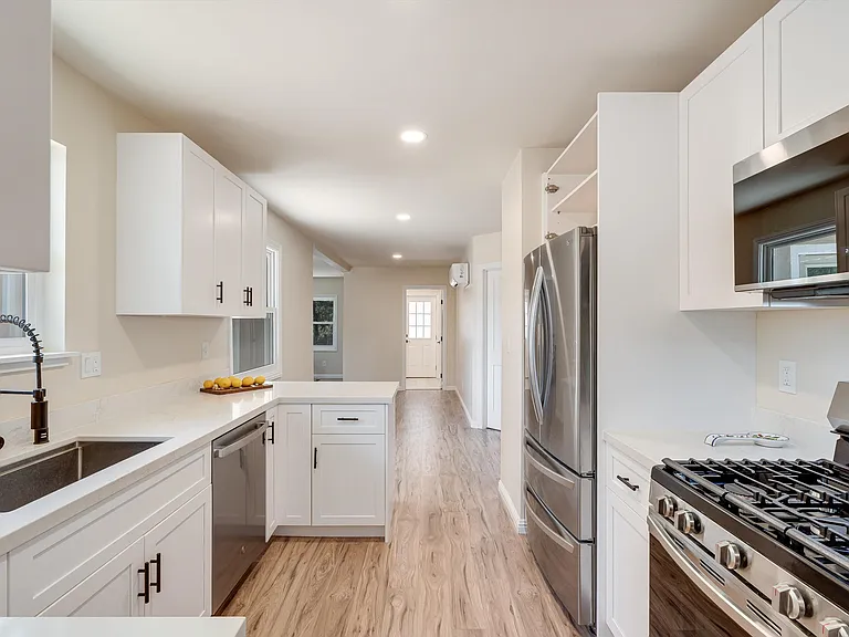 9342 Chalk Hill Rd — Photo 8