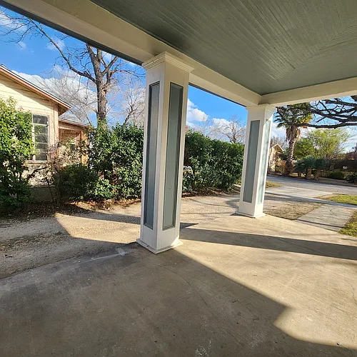 1027 W Mistletoe Ave Photo 1