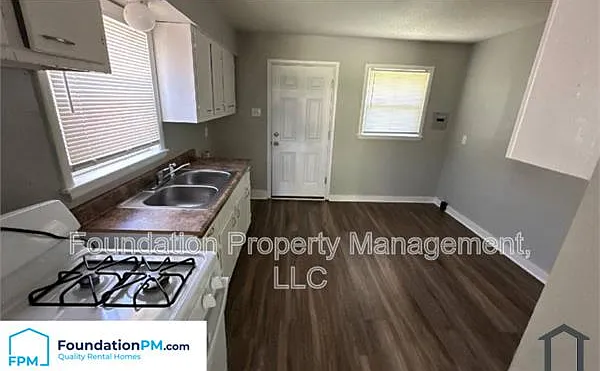 3276 Ashland St — Photo 3