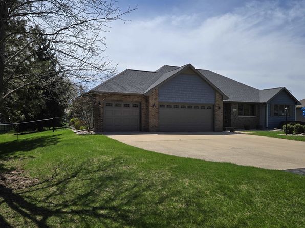 W6517 Greenwood Ct, Greenville, WI 54942