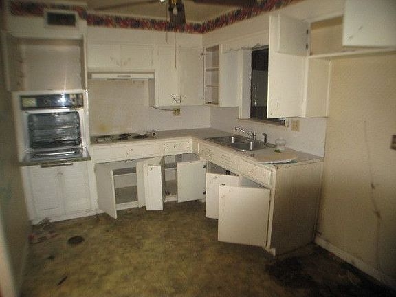 5th image of 2719 Aldine Cir