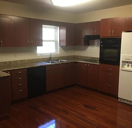 4th image of 2540 Senic Ave