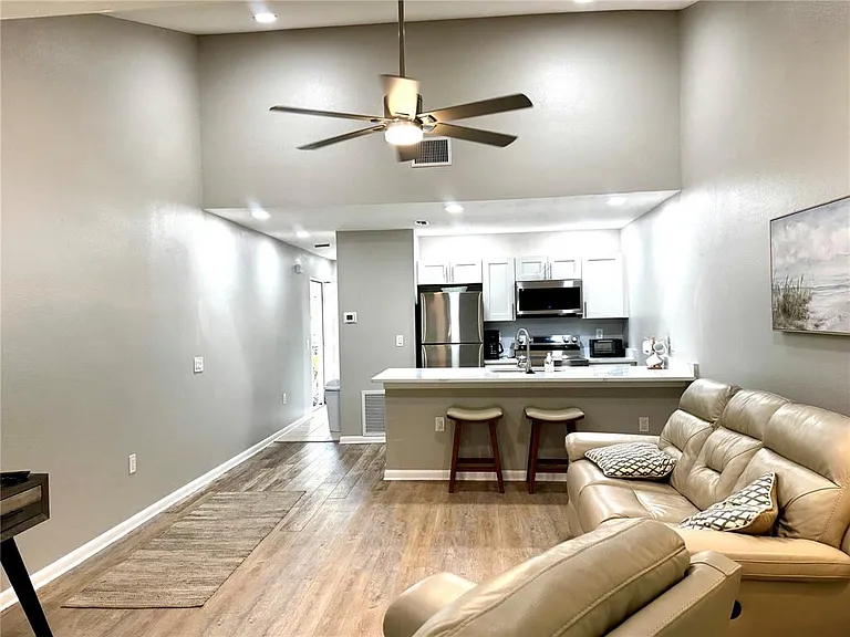 4707 Winslow Beacon #2 — Photo 5