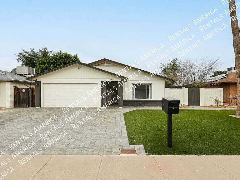 3837 W Acapulco Ln — Photo 1