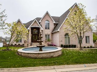 471 Surrey Hill Ln, Valparaiso, IN 46385