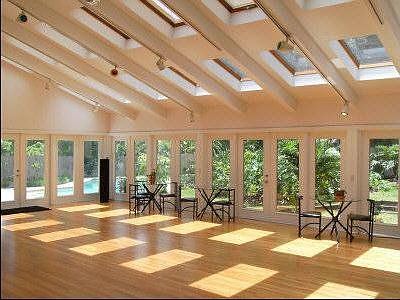 Huge Rec Room-18 skylights!