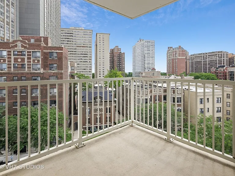 3930 N Pine Grove Ave #716 — Photo 6