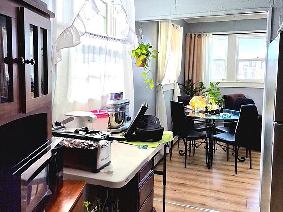 5th image of 220 N 6th St