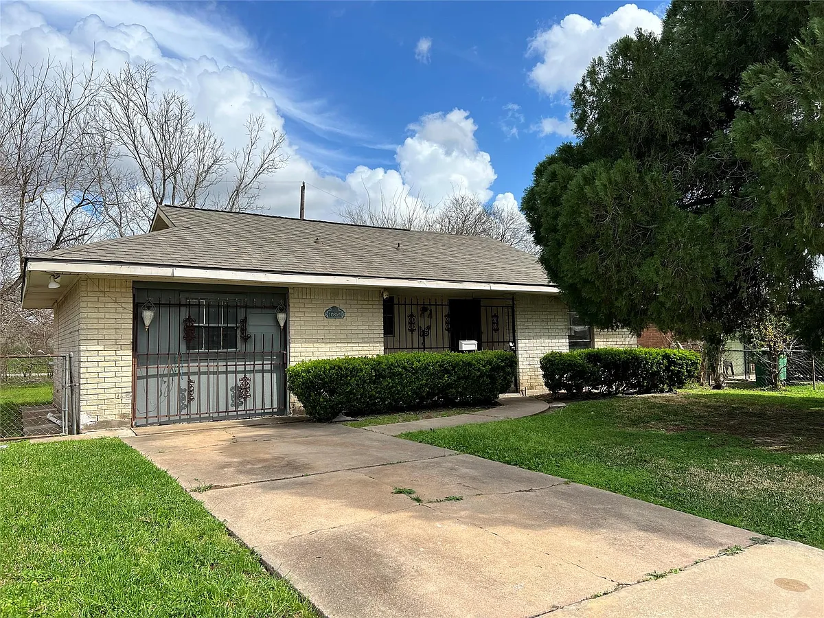 Building Photo - 10859 Fairland Dr