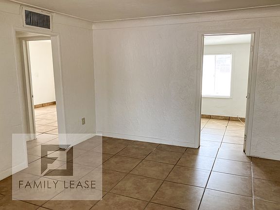4th image of 3257 N Kelvin Blvd