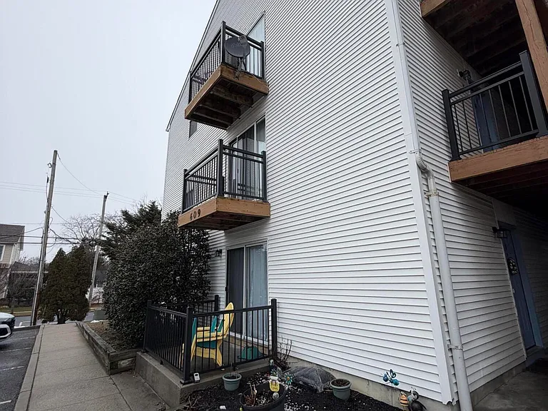 609 16th Ave #4 — Photo 1