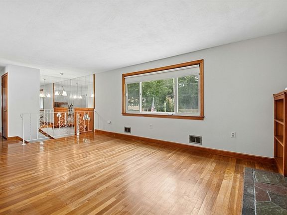 5th image of 129 Chickering Rd