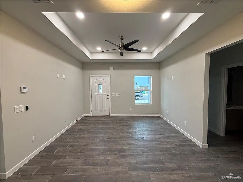 4 bed, 2.0 bath, 1293 sqft, $1,800 — Photo 2
