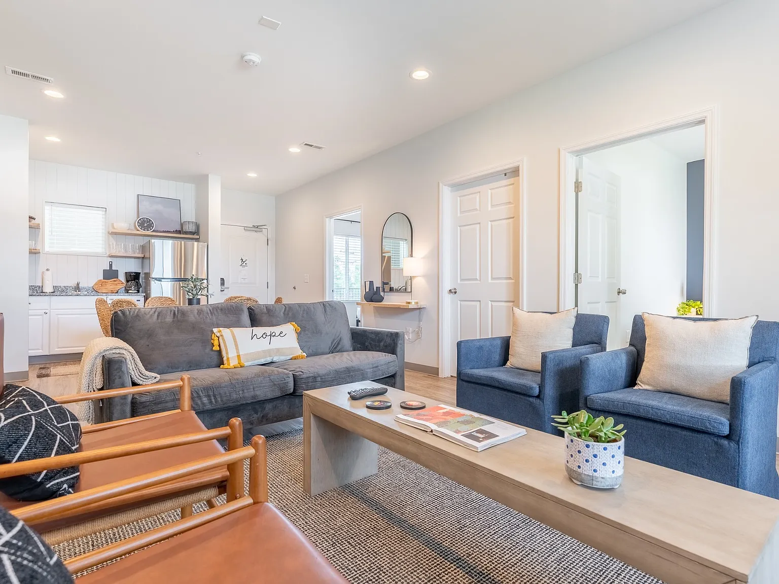 4 bed, 2.0 bath, 1100 sqft, $3,995 — Photo 1