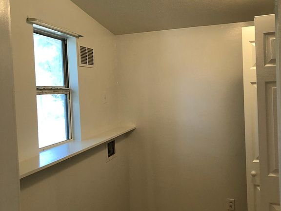 4th image of 8443 Hare Ave