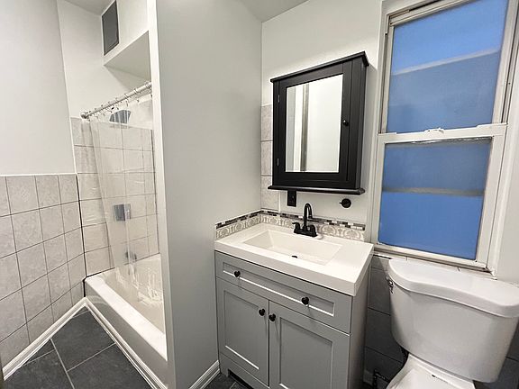 3rd image of 363 Bronx Park Ave Floor 2