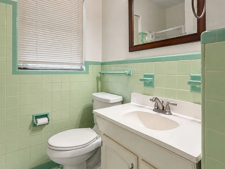 516 Ferry St NE — Photo 10