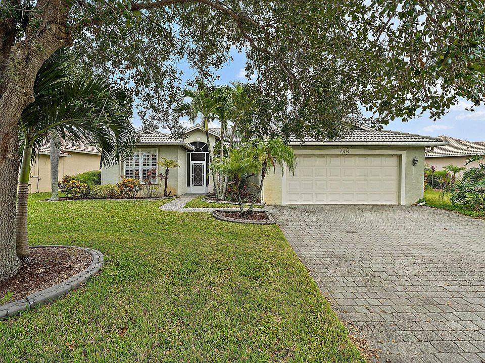1st image of 555 NW Waverly Cir