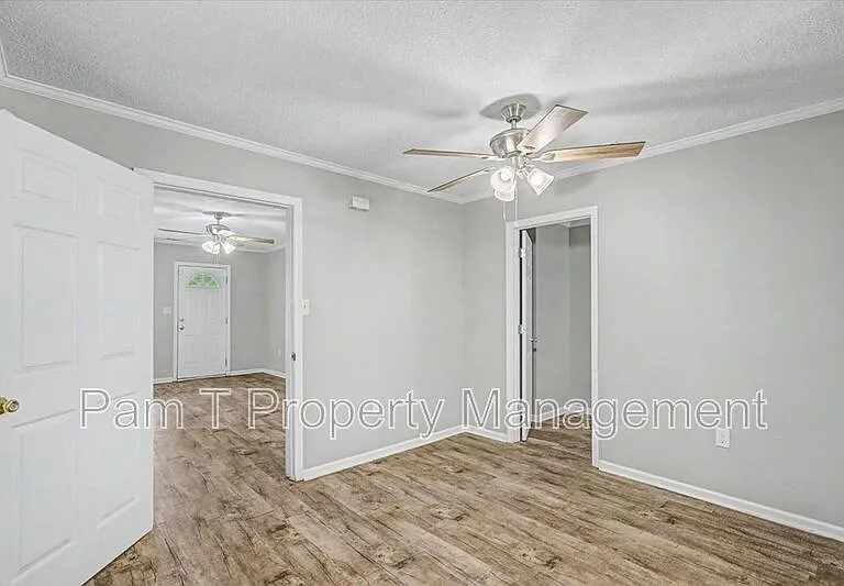 212 W 58th St — Photo 9