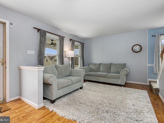 3rd image of 213 Thornridge Dr