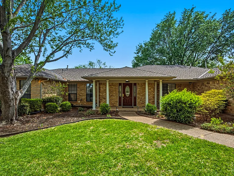 265 E Dove Rd — Photo 1
